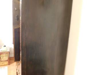 This is a side photo which is very plain.  The pocket doors can just be seen peering out from the sides on the front