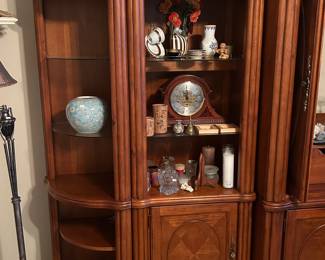 Howard Miller mantle clock, decor