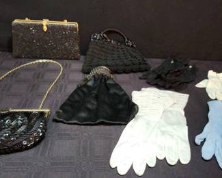 Set 4 Handbags  Set 4 Gloves 