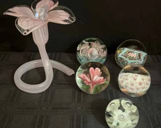 Set 6 of Floral Glass Collectibles 