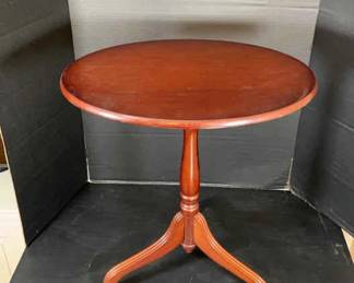 Bombay Company Side Oval Table
