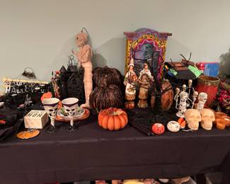 Holiday Decorating Items 