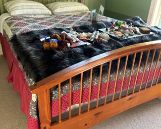 Nice Spindle Queen Bed Complete