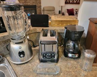 GE Blender, Hamilton Beach Toaster, 4 Cu Mr. Coffee Maker