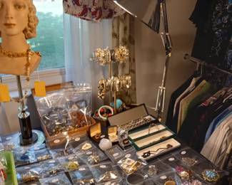 Items Located In The 1st Bedroom ( MASTER)