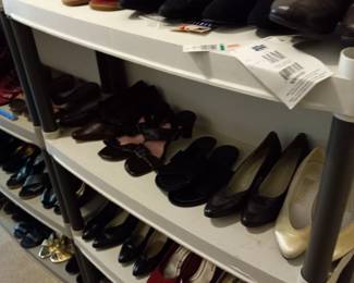 Items Located In The 1st Bedroom ( MASTER) Walk In Closetv