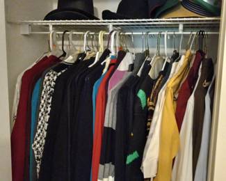 Items Located In The 1st Bedroom ( MASTER) Walk In Closet