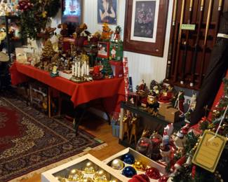 Items Located In The Lower Level Christmas ~ Holiday Billiards Room