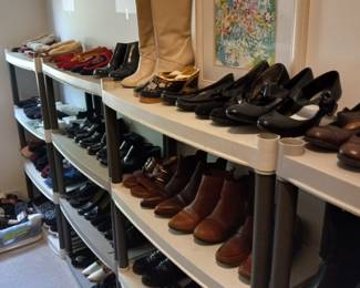 Items Located In The 1st Bedroom ( MASTER) Walk In Closet