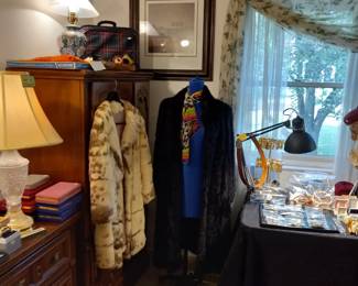 Items Located In The 1st Bedroom ( MASTER)