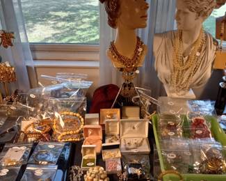 Items Located In The 1st Bedroom ( MASTER)