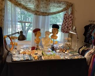 Items Located In The 1st Bedroom ( MASTER)