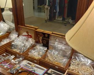 Items Located In The 1st Bedroom ( MASTER)