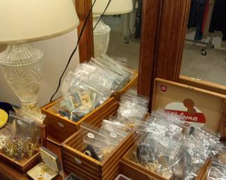 Items Located In The 1st Bedroom ( MASTER)