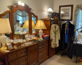 Items Located In The 1st Bedroom ( MASTER)