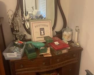 Antique dresser/vanity