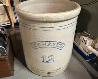 Antique White Hall ice water crock c. 1922 12 gallon