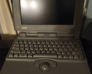 Apple laptop 