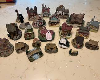 Miniatures - International Resourcing / Liberty Falls, Spoonliques, Lilliput Lane, Etc.