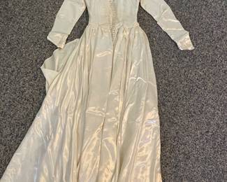 1940’s satin wedding dress. Mint condition. Beautiful button up back. 