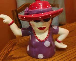 Red hats tea pot 