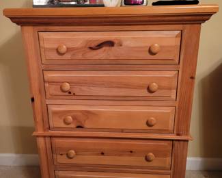 Broyhill chest of drawers 