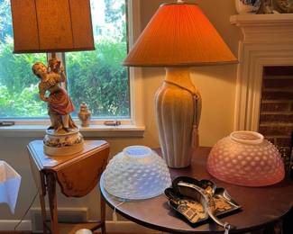 Antique Queen Anne Period Tilt Top Mahogany Table Antique Hobnail Lampe Shades            