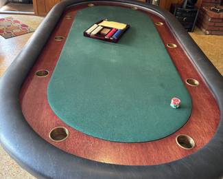 Very nice card/poker table