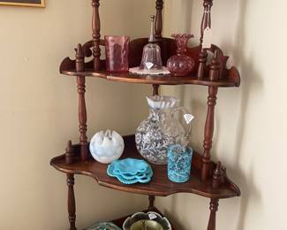 Fenton & assorted glassware