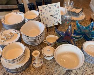 Lenox nice set
Gently used
my Monday night photos not loading from home/ grrr 😡 more photos in morning