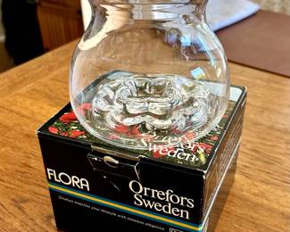 Orrefors Sweden "Flora" vase 4"