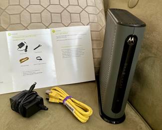 Motorola MG7315 Modem WiFi Router Combo DOCSIS 3.0 Cable Modem + N450 Single Band WiFi Gigabit Router