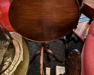 Period Round Tilt Top Table