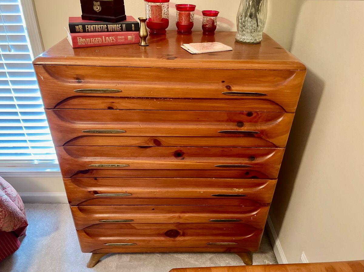 Franklin Shockey Chest of Drawers