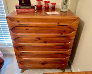 Franklin Shockey Chest of Drawers
