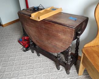 ANTIQUE TABLE $20.00