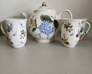 Gorgeous Vintage Garden Teapot and 4 Cups Princess House Exclusive