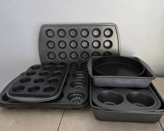 Nice Lot of Baking Pans
