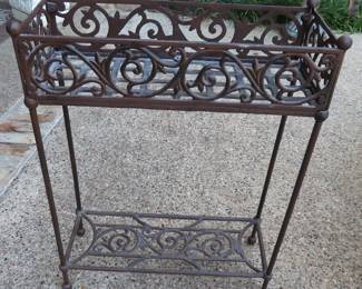 Cast metal planter