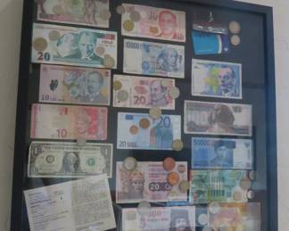 World currency shadowbox