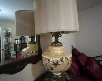 Lots of unique lamps 