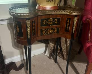 Accent table 