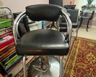 Salon styling chair 