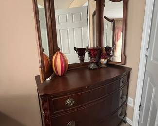 Dresser with adjustable mirrors