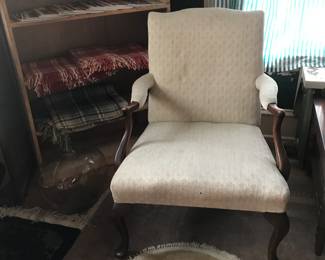 Nice and sturdy living room chair with good bones and small round wool rug.