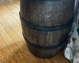Whisky or Wine Barrel in excellent condition, very heavy