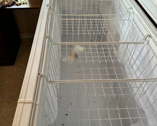 ****PRESALE AVAILABLE ****
XL deep freezer chest on rollers Kept inside in fabulous condition