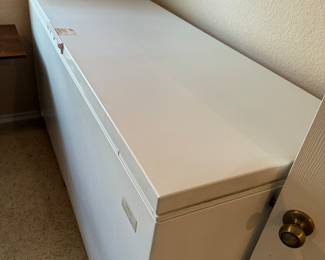 ****PRESALE AVAILABLE ****
XL deep freezer chest on rollers Kept inside in fabulous condition