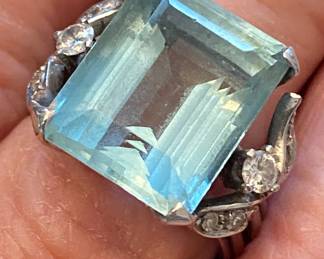 Gold & diamond ladies ring 