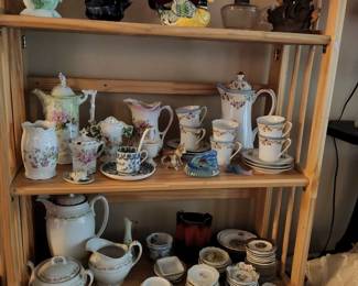 Chocolate tea set, butter pats, agate pieces